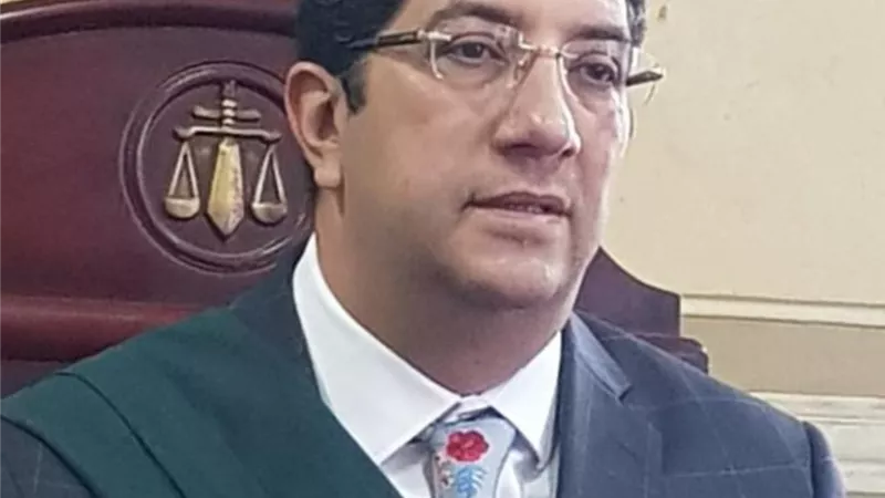 المستشار أمير رمزي يطالب بوقف التهجير العرفي ويطالب الأقباط بضبط النفس وانتظار تدخل الدولة