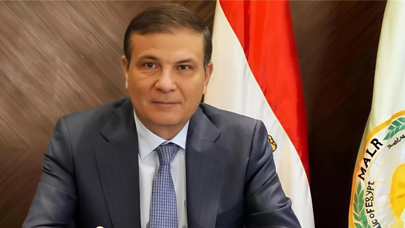 وزير الزراعة يحيل مسؤولين بـ٤ محافظات إلى النيابة بعد اكتشاف اختلاس وتلاعب في صرف الأسمدة 