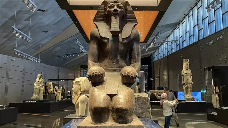 المتحف المصري الكبير يوقف بيع التذاكر اليوم بسبب الإقبال الكبير للزوار