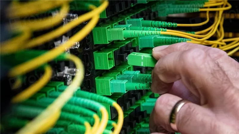 المصرية للاتصالات تبدأ توصيل الفايبر للمنازل لرفع سرعات الإنترنت الثابت