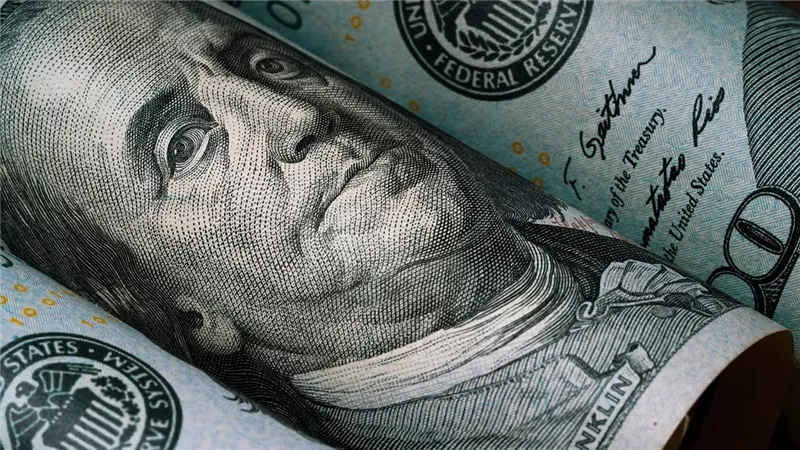 سعر الدولار مقابل الجنيه المصري بنهاية التعاملات.. ارتفاع بالسوق الموازية والبنوك