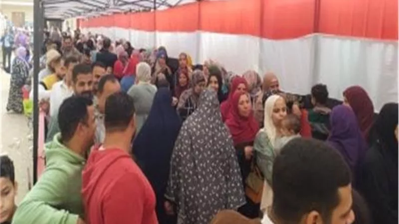 مرشح برلماني يمزق ملابسه أمام لجنة انتخابات النواب بشبين الكوم وسط إجراءات صارمة ضد أي مخالفات