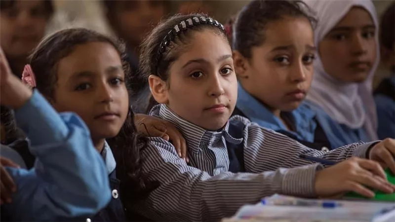 التعليم تنفي استكمال الدراسة أونلاين بداية ديسمبر وتؤكد انتظام الحضور المدرسي