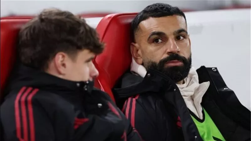 محمد صلاح على دكة البدلاء للمرة الثالثة وسط حزن محبيه
