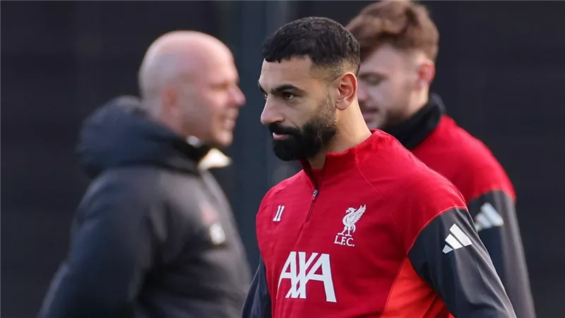 ليفربول يحسم موقفه من بيع محمد صلاح في انتقالات يناير المقبلة