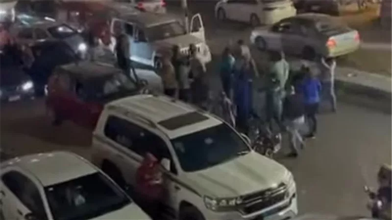 في شوارع السويس..  فيديو لـ أنصار مرشح مستقل عطلوا حركة المرور 