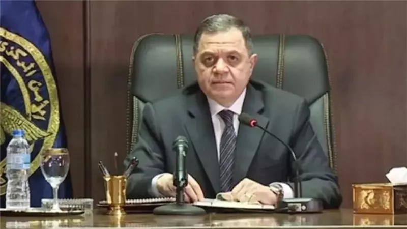 وزير الداخلية يصدر قراراً بمنح زيارات استثنائية لمراكز الإصلاح بمناسبة عيد القيامة ويوجة رسالة للبابا تواضروس والأقباط