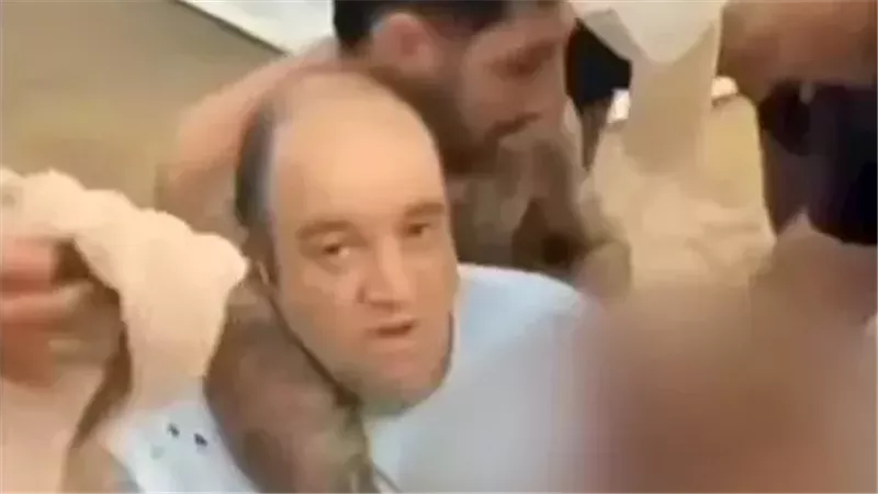 الكشف عن هوية وجنسية 