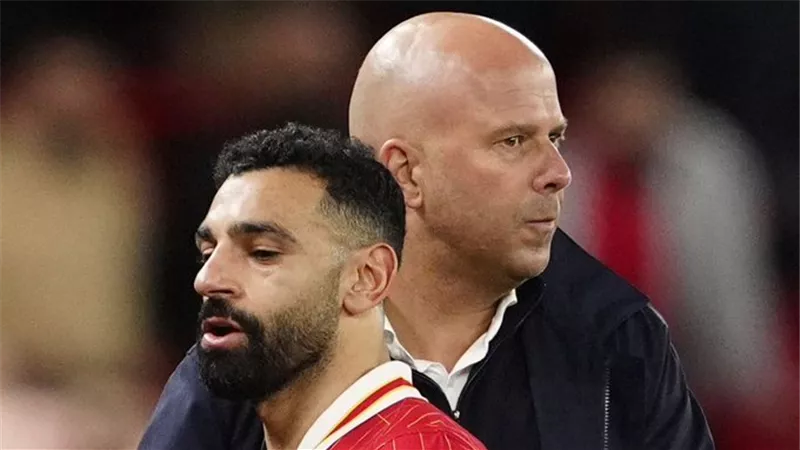 قد يرحل في الصيف.. مستجدات أزمة محمد صلاح مع سلوت في ليفربول