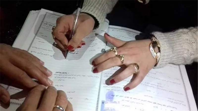  عقوبة تزوير وثيقة الزواج وفقًا لقانون العقوبات المصري والفرق بين التلاعب واصطناع المحررات