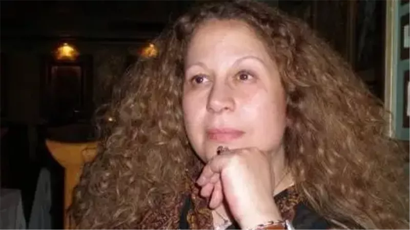 الساعات الأخيرة قبل وفاة سمية الألفي بالمستشفى.. شقيقها يصرح: صحتها تدهورت وقلبها توقف صباح اليوم