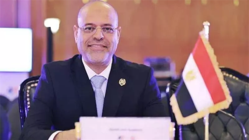 وزير العمل يصدر قرارًا وزاريًا بشأن ساعات العمل بالمنشآت الصناعية 