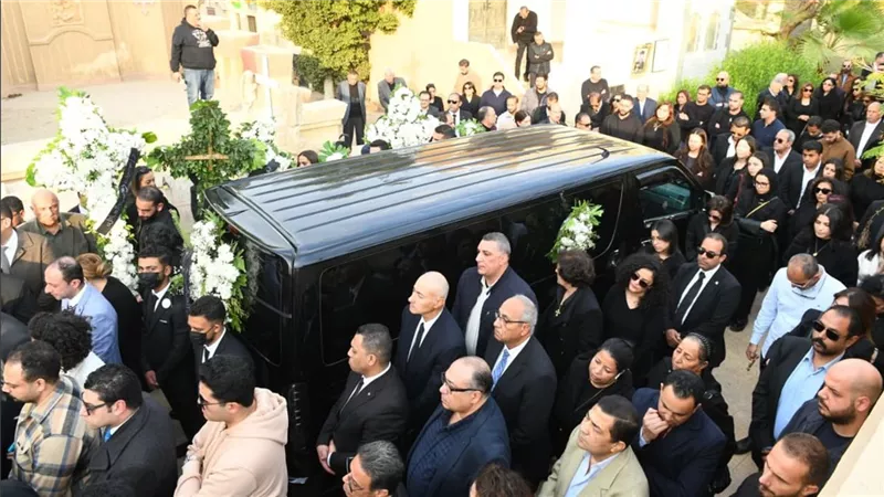 أمير رمزي ينشر تعزيات البابا تواضروس والشخصيات العامة له بعد وفاة والدته