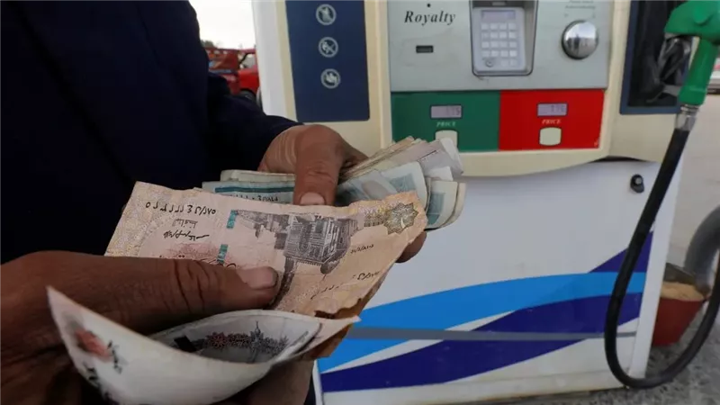 الحكومة تعلن زيادة أسعار البنزين والسولار والبوتاجاز وغاز السيارات في مصر بدءًا من اليوم