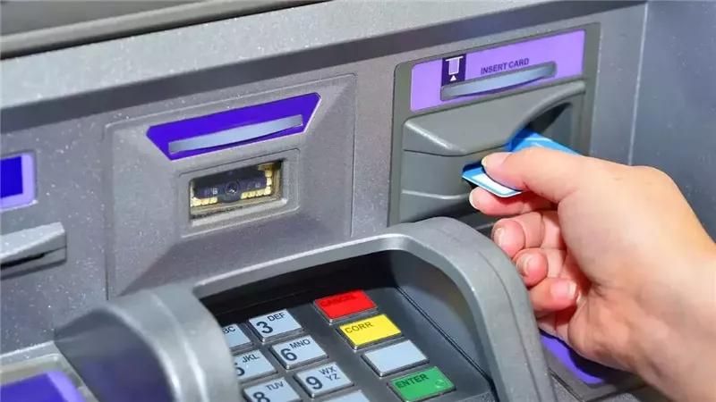 3 محاولات رقم سري خاطئة في ماكينة ATM.. هل يتم احتجاز الكارت تلقائيًا أم تتوقف المحاولات؟
