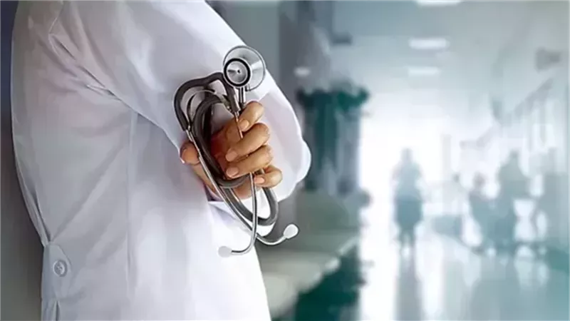 مستشفى حلوان العام.. سائق يتهم طبيب نساء وتوليد بـ إهمال علاج زوجته