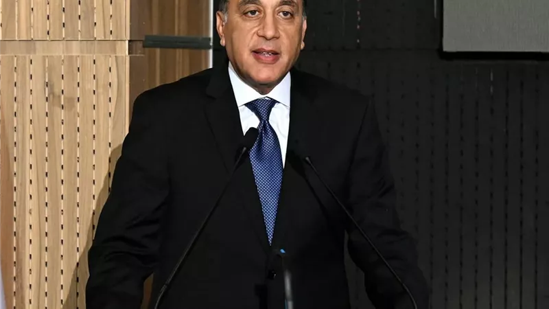 نشأت الديهي ينفي وجود تعديل وزاري مرتقب ويطالب بوقف الشائعات الإعلامية