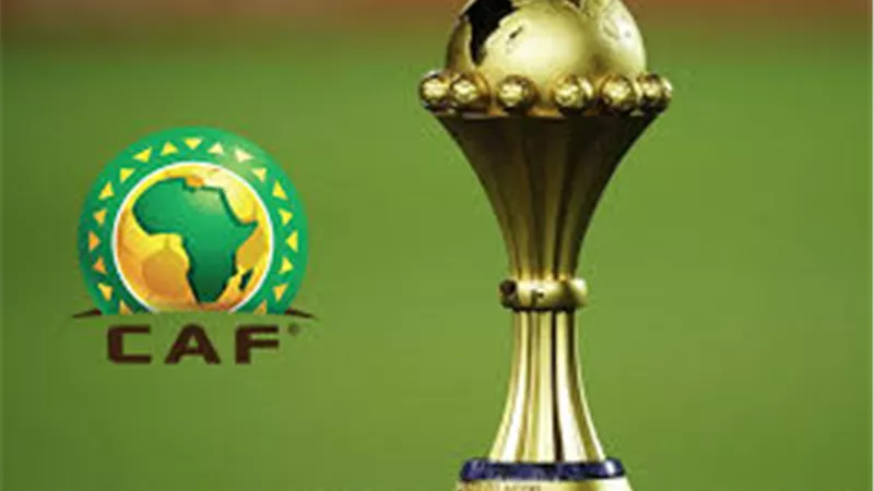 كاف يفتح تحقيقًا عاجلًا في أحداث مباراتي المغرب والكاميرون والجزائر ونيجيريا