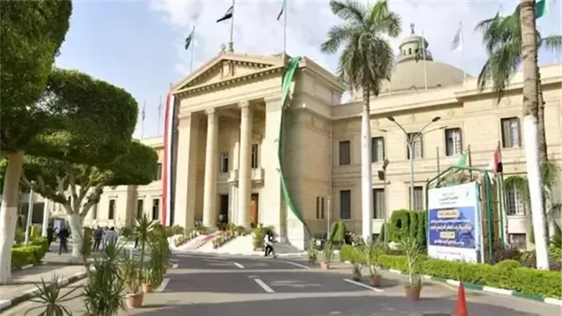 واقعة القصر العيني.. صلى معاهم العشاء وسرق هاتف أحد النزلاء