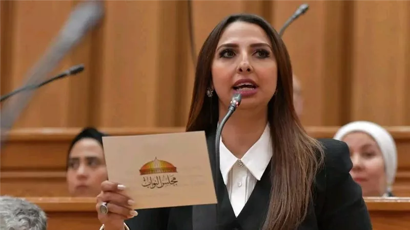 النائبة نشوى الشريف تبهر الجميع بصوتها أثناء أداء اليمين الدستورية بأسلوب محترف
