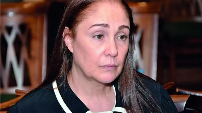 وفاة شقيق الفنانة شيرين وتحديد موعد الجنازة والصلاة غدًا بمسجد السيدة