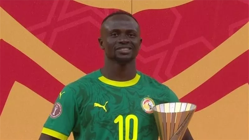 فوز ساديو ماني بجائزة أفضل لاعب في كأس الأمم الإفريقية بعد تتويج السنغال باللقب الثاني