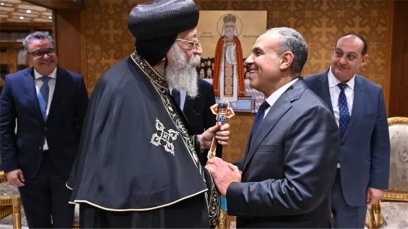 وزير الخارجية يطمئن على صحة البابا تواضروس الثاني بعد العملية الجراحية