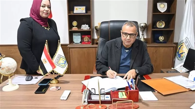 محافظ جنوب سيناء يعتمد نتيجة الإعدادية بنسبة نجاح 71.84%