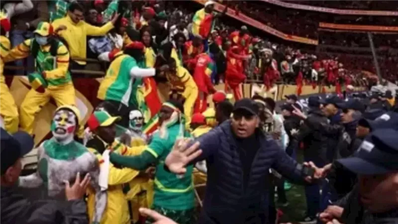 أنباء تزعم وفاة مشجع ومتطوع في أحداث العنف التي شهدتها مباراة المغرب والسنغال بنهائي أمم أفريقيا 