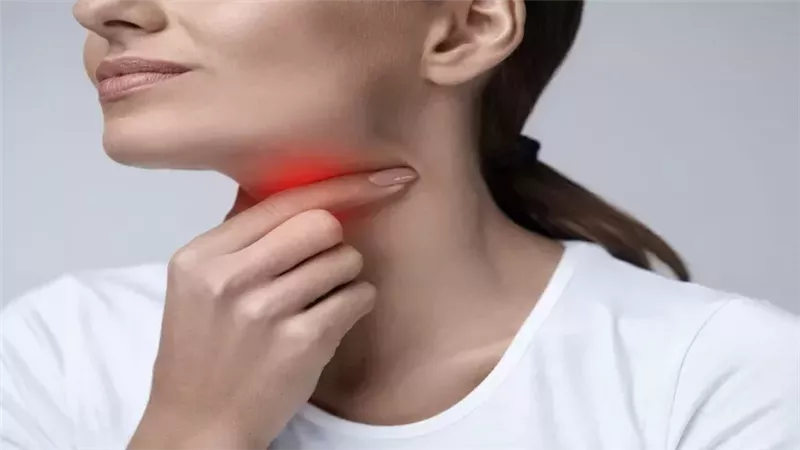 علاج احتقان الحلق في المنزل بـ5 وصفات طبيعية سريعة وفعالة
