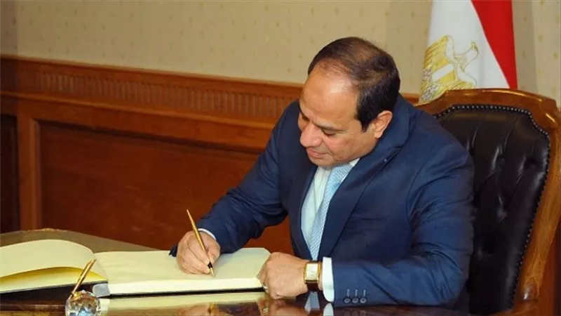 قرار جمهوري بترقية قائدي القوات البحرية والجوية إلى رتبة الفريق