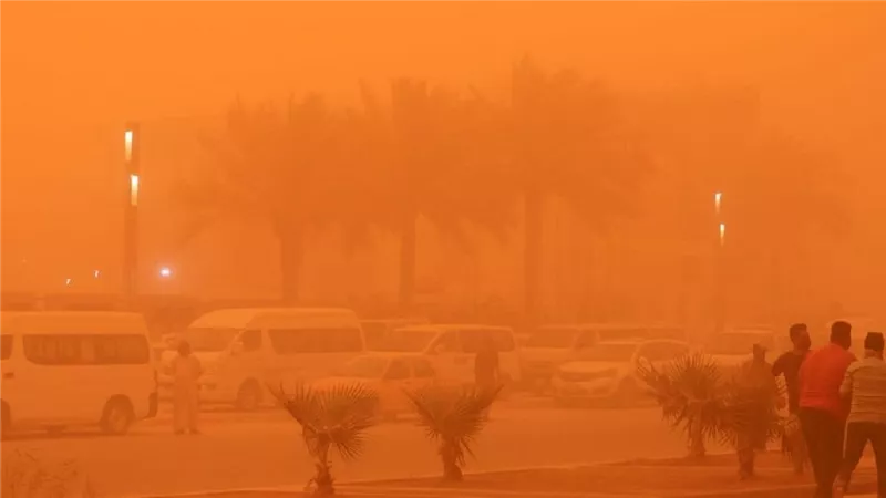 عاصفة رملية تضرب القاهرة الكبرى ومدن القناة.. الأرصاد تحذر من تدهور الرؤية واضطراب الملاحة