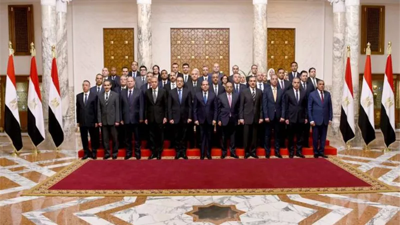 إعلان حركة المحافظين  وأسماء المستمرين والمستبعدين وتعيين ما بين 18 و20 نائبًا غداً الأثنين وفقاً لمصادر 