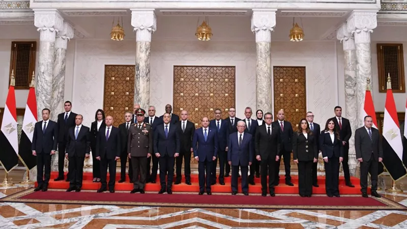  متحدث رئاسة الجمهورية يعلن تفاصيل حزمة الحماية الاجتماعية 2026 باول اجتماع للرئيس مع الحكومة الجديدة