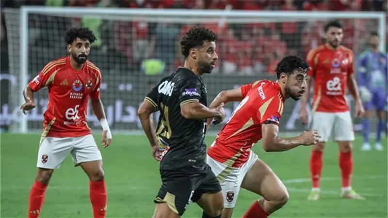 كأس مصر يودع قطبي الكرة المصرية الأهلي والزمالك في موسم واحد