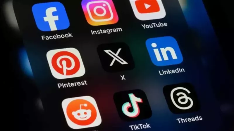 أيرلندا تدرس فرض قيود على وسائل التواصل لمن هم دون 16 عامًا ضمن خطة سن الرشد الرقمي