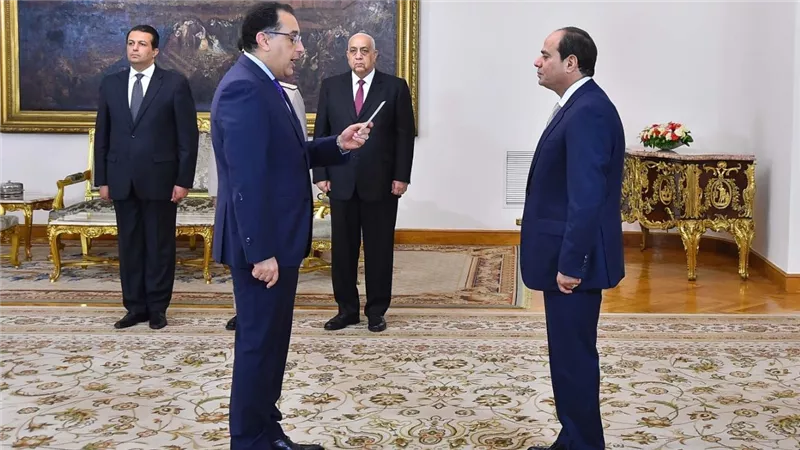 مدبولي مستمر رئيسًا للحكومة والتعديل الوزاري خلال ساعات وبكري: الوزارة لفترة محددة