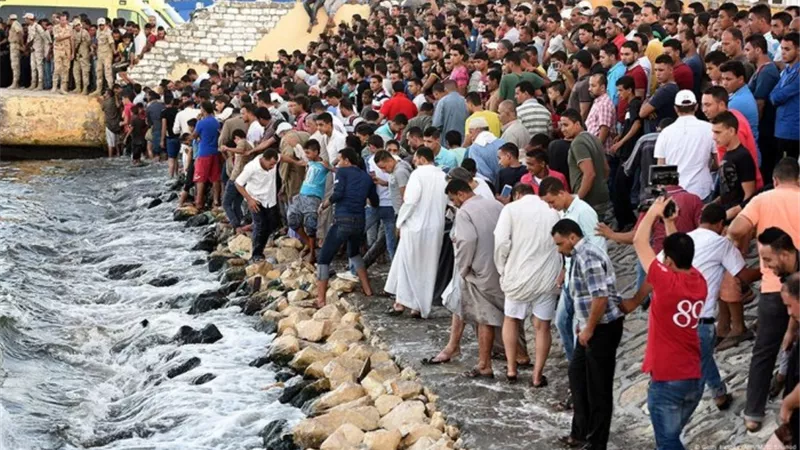 غرق مركب هجرة غير شرعية على طريق اليونان يسفر عن مصرع وفقدان مصريين 