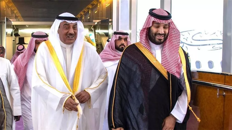 ولي عهد الكويت يجري اتصالات مع قادة الخليج ويؤكد رفض الاعتداءات على دول المنطقة