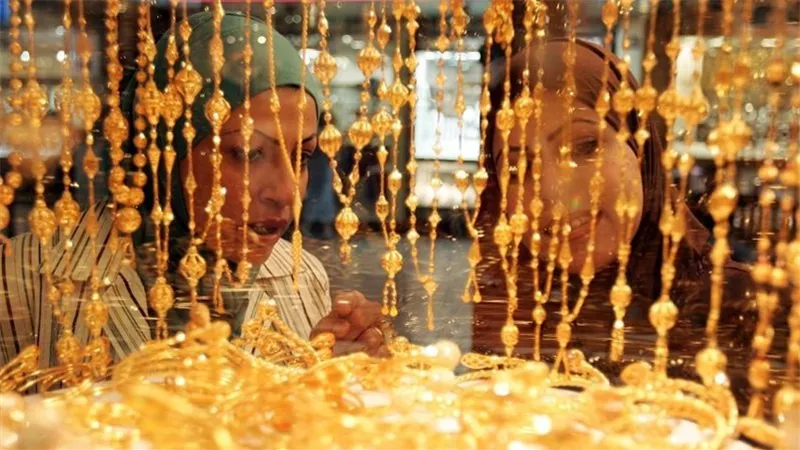 سعر الذهب اليوم في محلات الصاغة بعد انخفاض عيار 21 والجنيه الذهب يتراجع