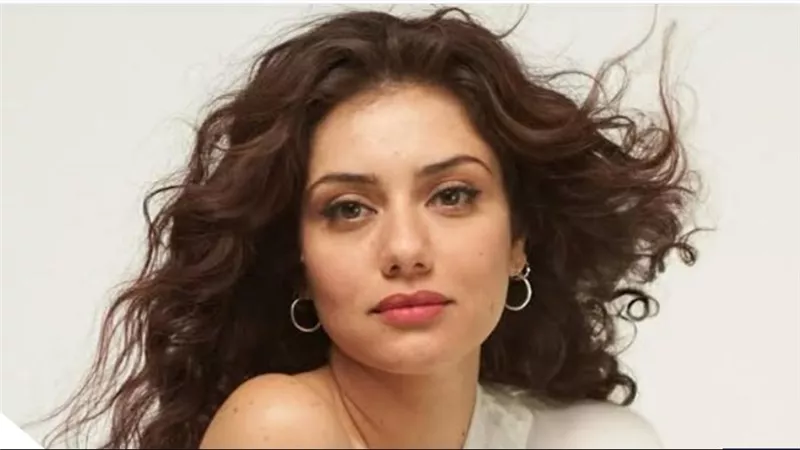  إحالة الفنانة جيهان الشماشرجي و4 متهمين إلى الجنايات بعد اتهامهم بسرقة سيدة بالإكراه وإصابتها بالقاهرة