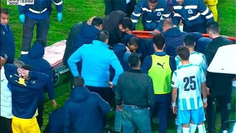 إصابة لاعب بيراميدز محمد حمدي ببلع اللسان في مواجهة الفريق ضد بتروجيت