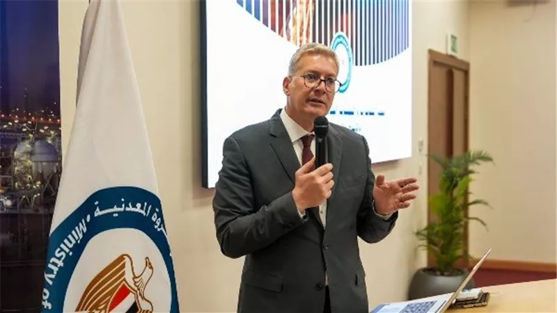 وزارة البترول تبدأ تطبيق العمل عن بعد يومين أسبوعيًا بعد العيد لترشيد استهلاك الطاقة