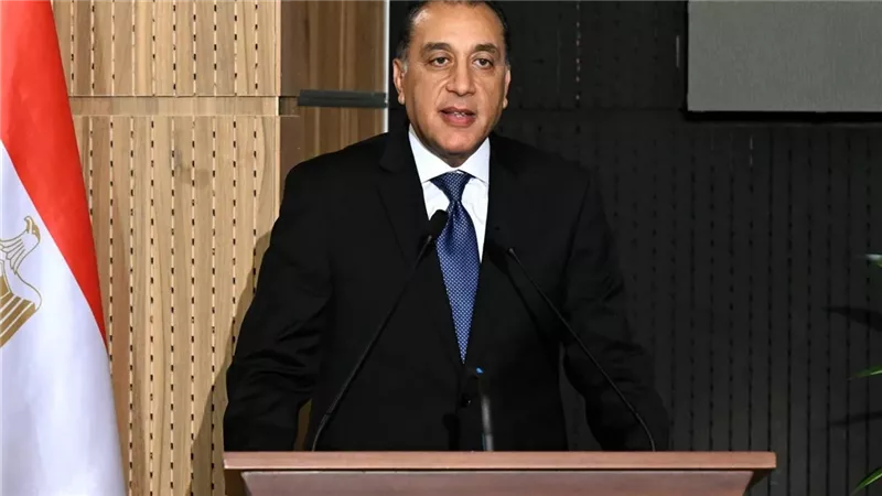 الحكومة تنفي إجازة الخميس للموظفين وتؤكد استمرار العمل رغم تعطيل الدراسة بسبب الطقس