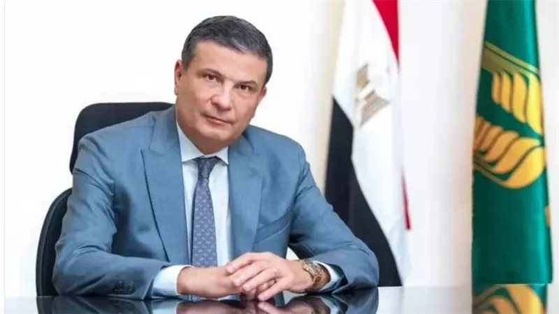 وفاة والدة وزير الزراعة علاء فاروق .. الوزارة تصدر بيان نعي وتكشف موعد العزاء بمسجد الشرطة