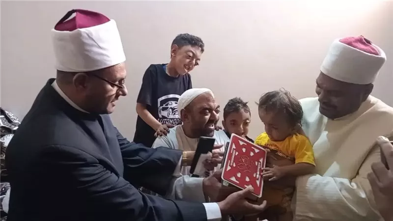  وزير الأوقاف يجبر بخاطر الشيخ محمد حسن  بعد التنمر ومحاولته إنهاء حياته