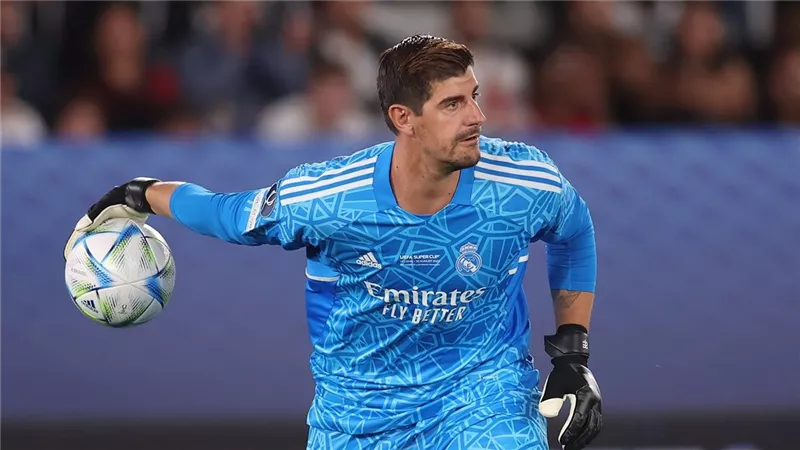 ريال مدريد يواجه أزمة حراسة المرمى قبل مواجهة بايرن ميونخ وغياب كورتوا يربك الحسابات