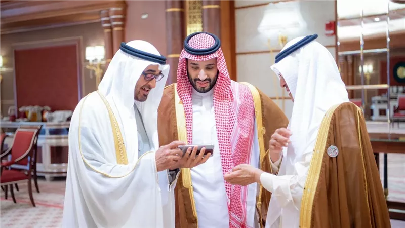 محمد بن زايد وتميم بن حمد يبحثان التصعيد العسكري وتأثيره على أمن المنطقة والاقتصاد العالمي