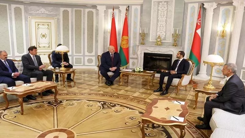 ذي يزن بن هيثم يبحث التعاون الاقتصادي مع وزير الخارجيه البيلاروسي