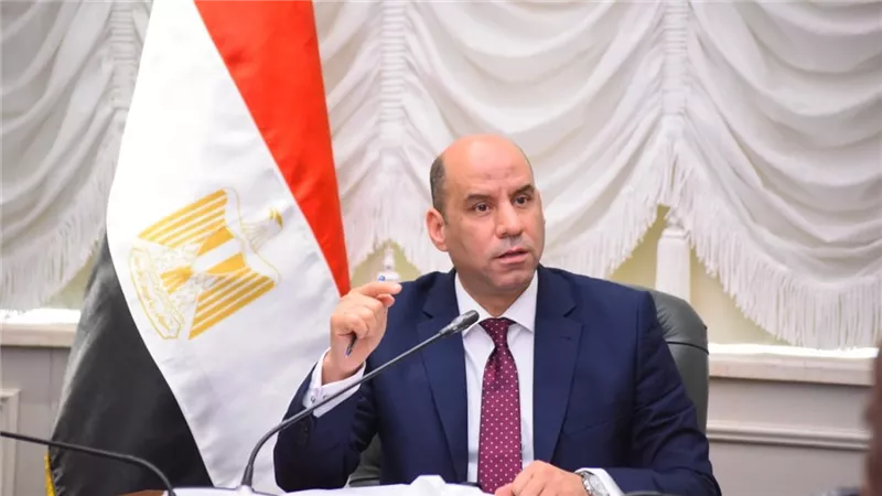 حظر سفر السيدات المصريات للعمل في الأعمال المنزلية والمقاهي والمطاعم بالخارج ونهاد أبو القمصان تعلق 